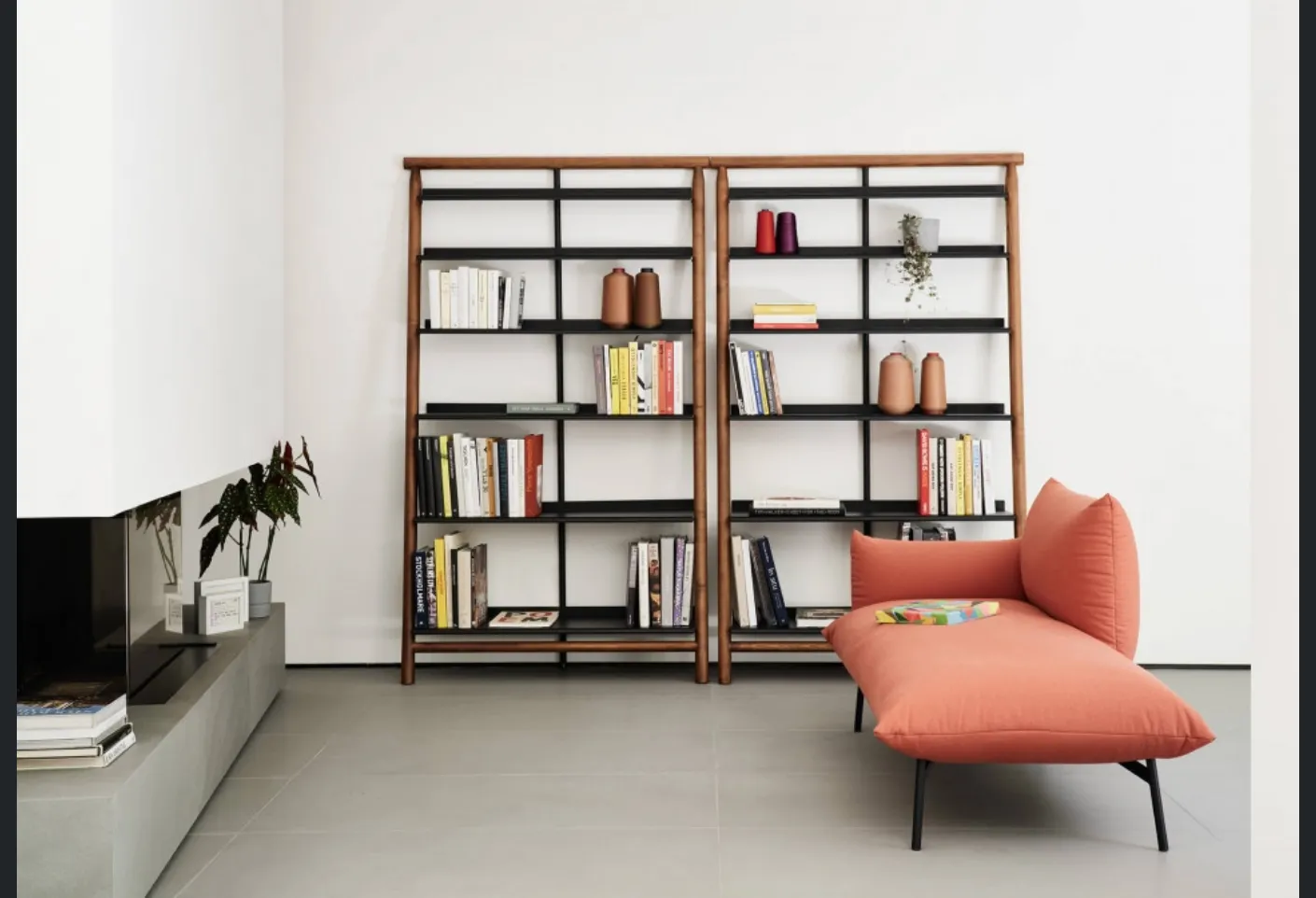 Libreria Suite in legno con ripiani in metallo di Midj